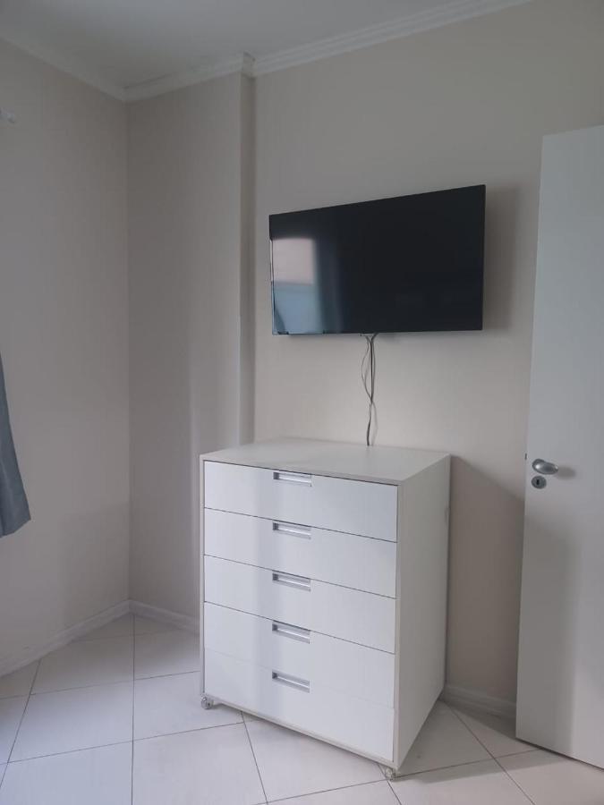 Diferenciado - 210m Privativos, Terraco - Cervejeira - 3 Quartos - 2 Banheiros *