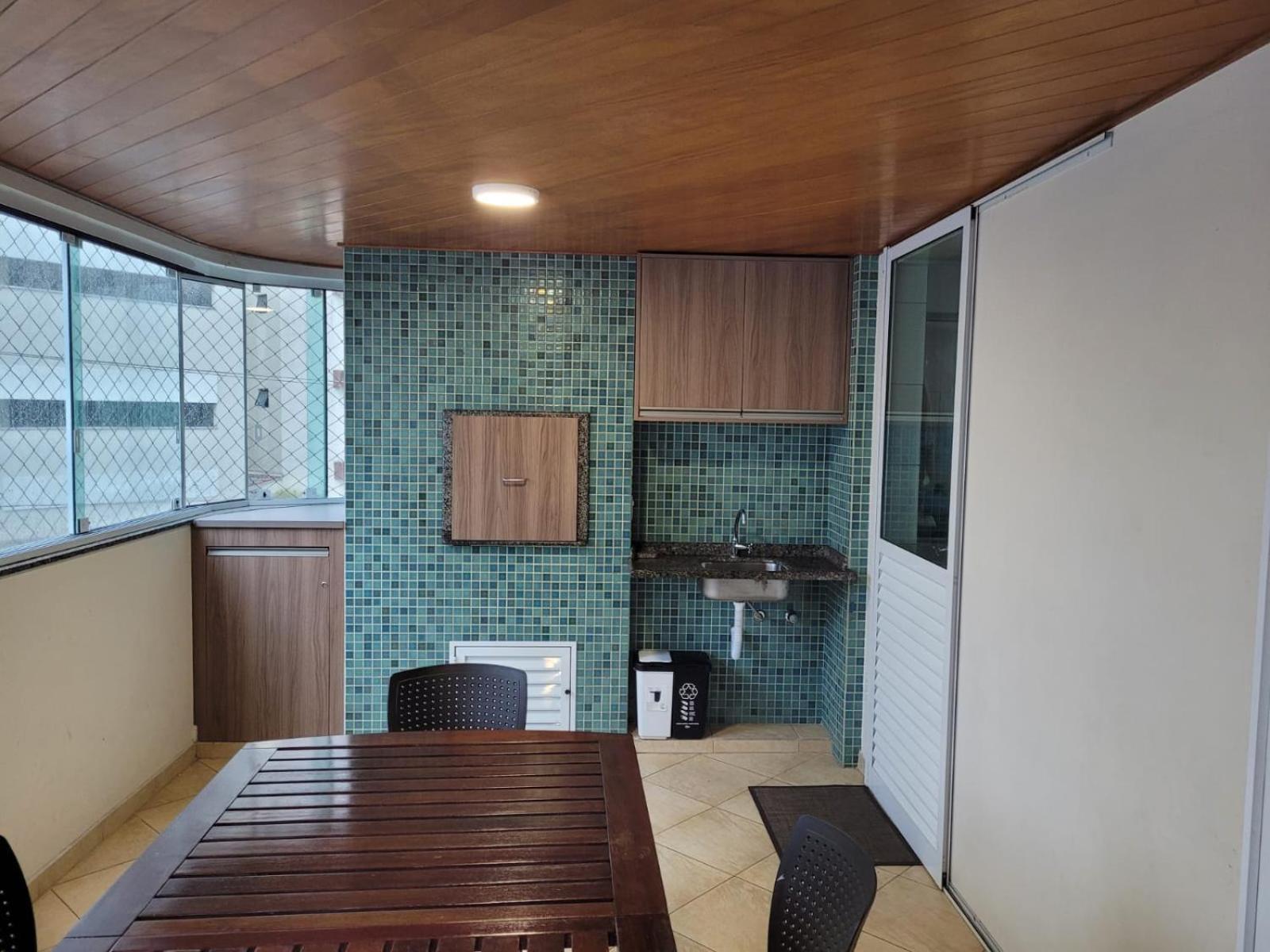 Diferenciado - 210m Privativos, Terraco - Cervejeira - 3 Quartos - 2 Banheiros Apartment
