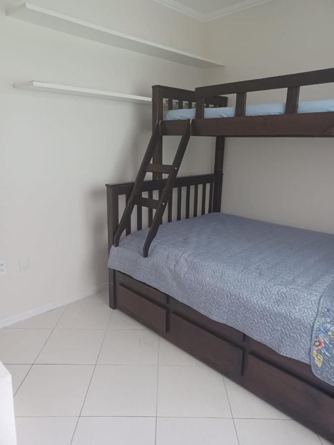 Diferenciado - 210m Privativos, Terraco - Cervejeira - 3 Quartos - 2 Banheiros Apartamento